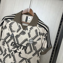 Camisa Bayern de Munique 25/26 Edição Especial Estampa de Cobra - Torcedor