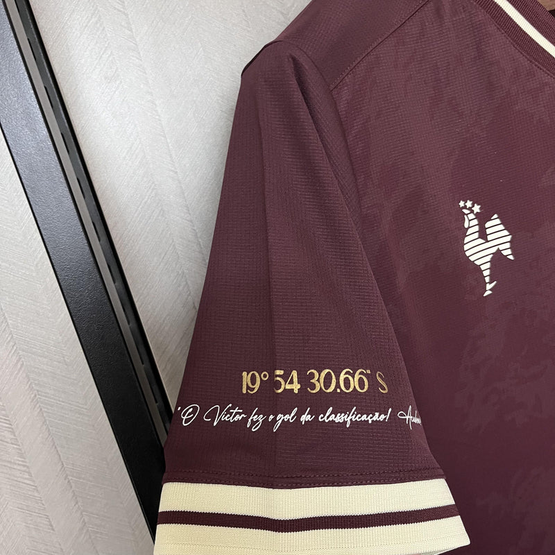 Camisa Atlético Mineiro 2023/24 Edição Comemorativa 'Santo Victor' - Torcedor - Vermelha