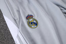 25/26 Conjunto Real Madrid 'Urban Purist' - Frio Zíper Longo - Branco