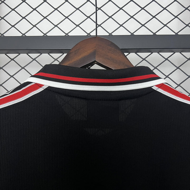 Camisa Retrô Manchester United 1998/1999 Preta - Umbro
