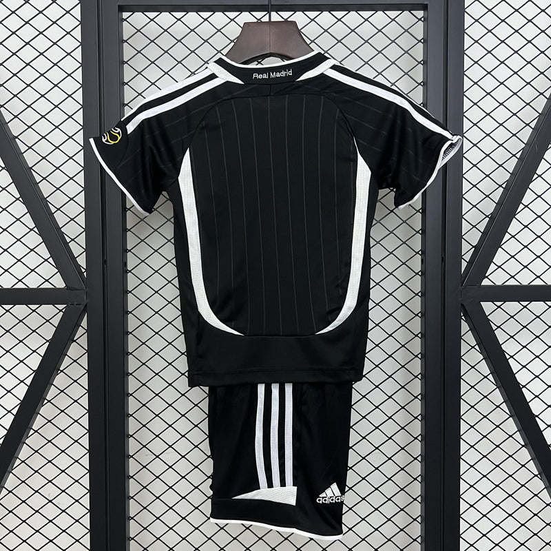 Conjunto Infantil Retrô - Real Madrid 2006/07 II Away