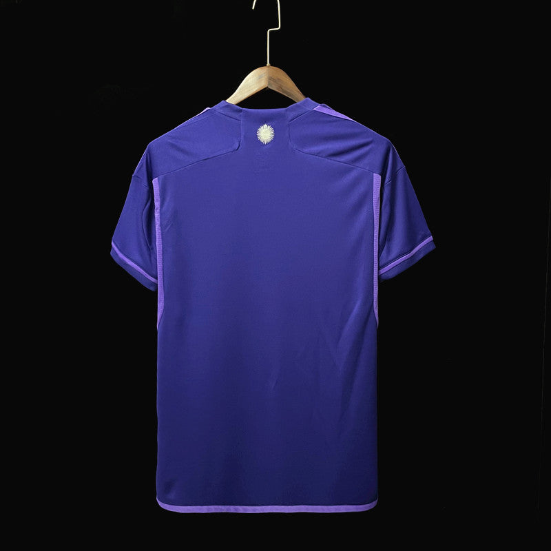 Camisa Argentina 2022/23 Campeão Copa 3 Estrelas - Torcedor - Roxa Away