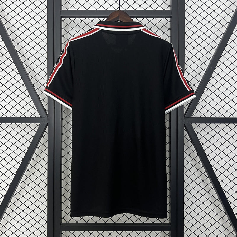 Camisa Retrô Manchester United 1998/1999 Preta - Umbro