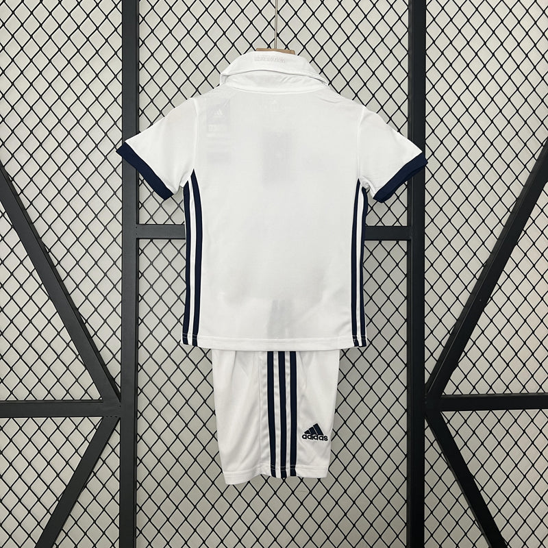 Conjunto Infantil Retrô - Real Madrid 2016/17 I Home