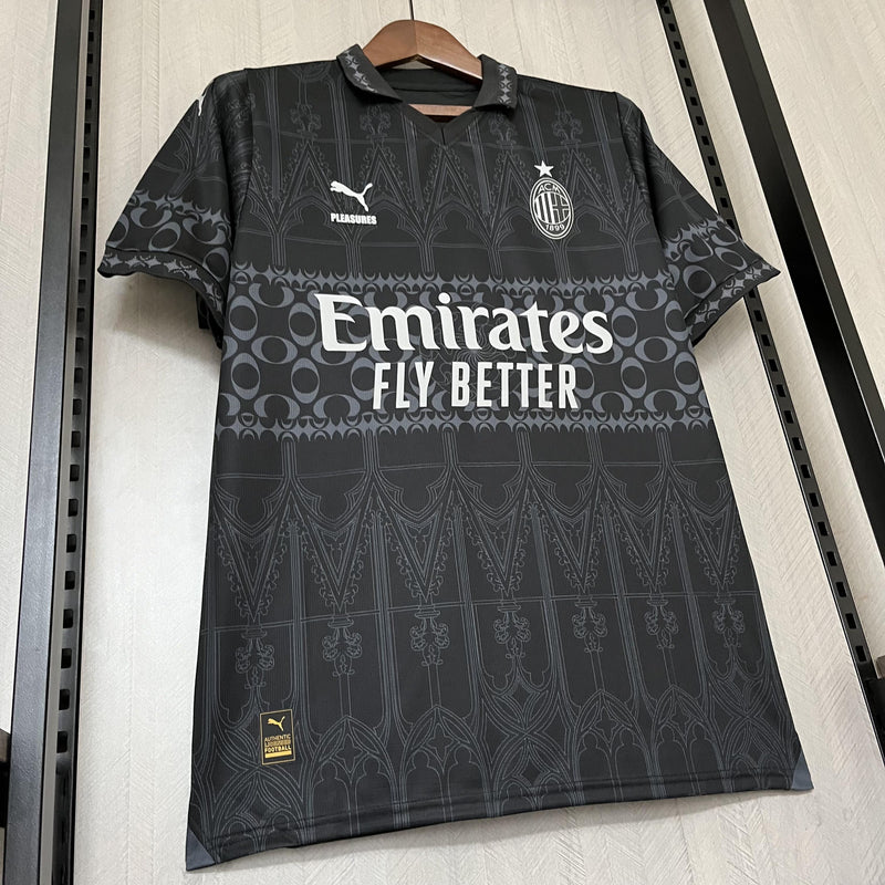 Camisa Milan 2024/25 Puma x Pleasures Especial - Torcedor - Preta