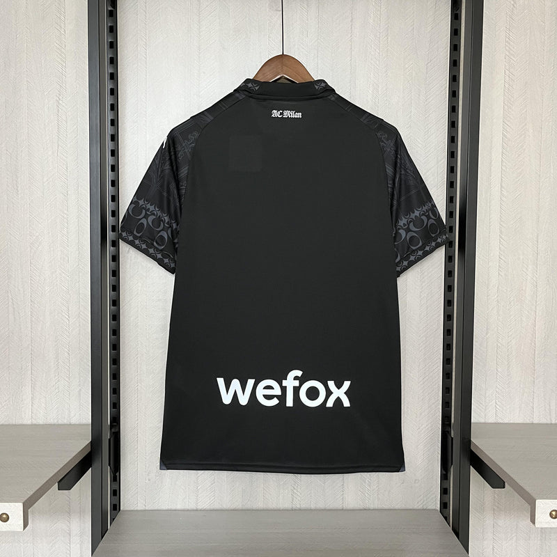 Camisa Milan 2024/25 Puma x Pleasures Especial - Torcedor - Preta