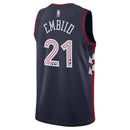 Camisa NBA Joel Embiid - Philadelphia 76ers - 23/24 - Azul Marinho - Edição Cidade